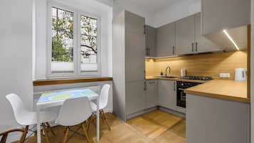 Refrigerador, horno, parrilla de estufa y lavavajillas