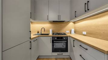 Refrigerador, horno, parrilla de estufa y lavavajillas