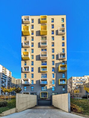 المنشأة من الخارج