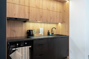 Refrigerador, horno, parrilla de estufa y lavavajillas 