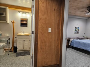 3 makuuhuonetta, vauvan matkasänky, ilmainen Wi-Fi, vuodevaatteet