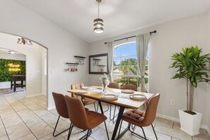 Dining - Cozy 3BR 2BA Getaway, Legoland, Winterhaven (Lakeland)