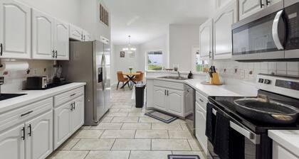 Cozy 3BR 2BA Getaway, Legoland, Winterhaven