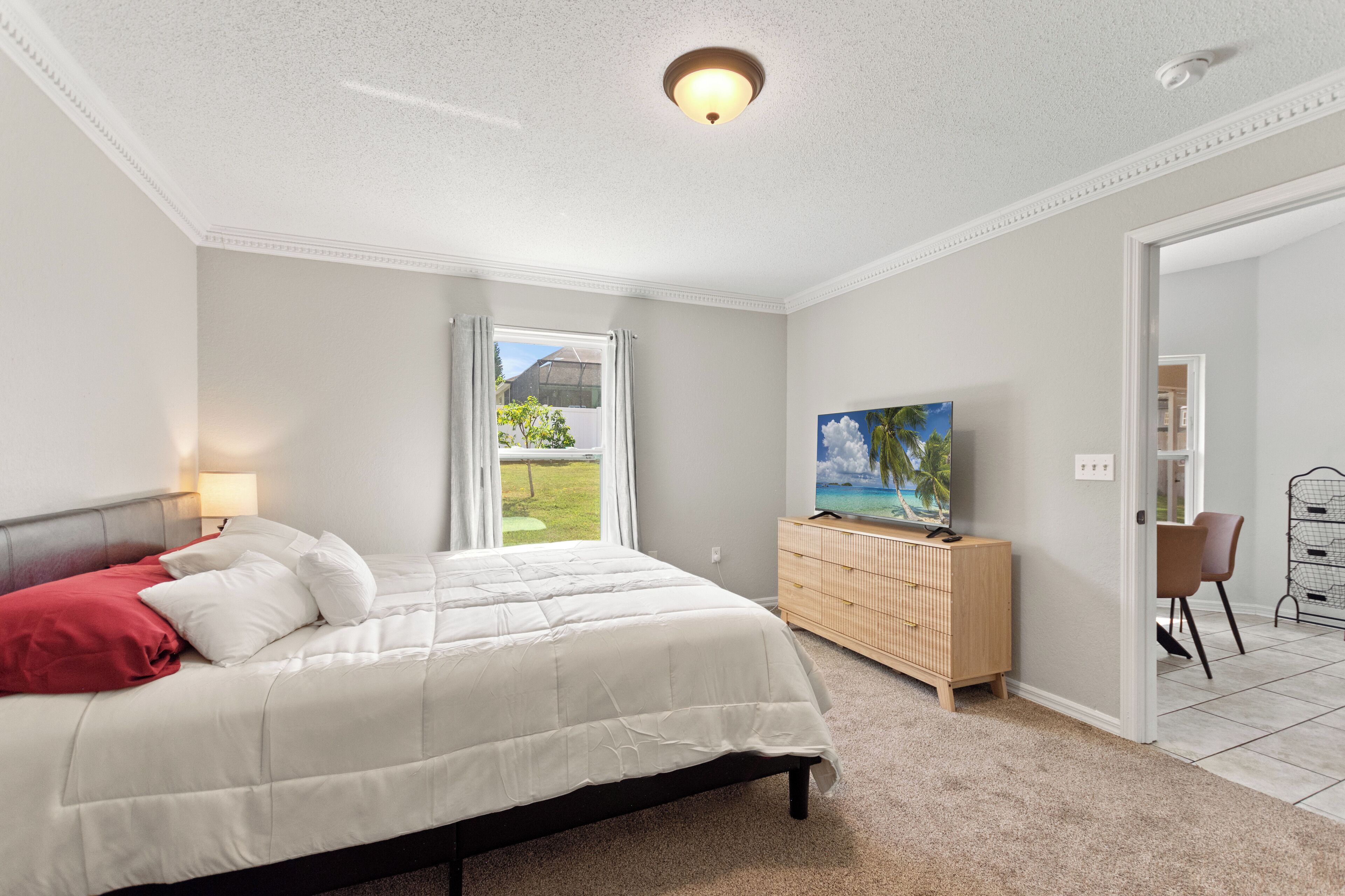 3 habitaciones, tabla de planchar con plancha, wifi y ropa de cama 