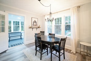 Dining - Charming Home in Holland Near Lake Macataw (Holland)