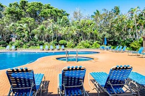 A poolside area with lounge chairs and a circular pool. - Molokai Lei Over (Maunaloa)