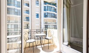 Interior - Apartment in Cannes Near Croisette Beach (Cannes)