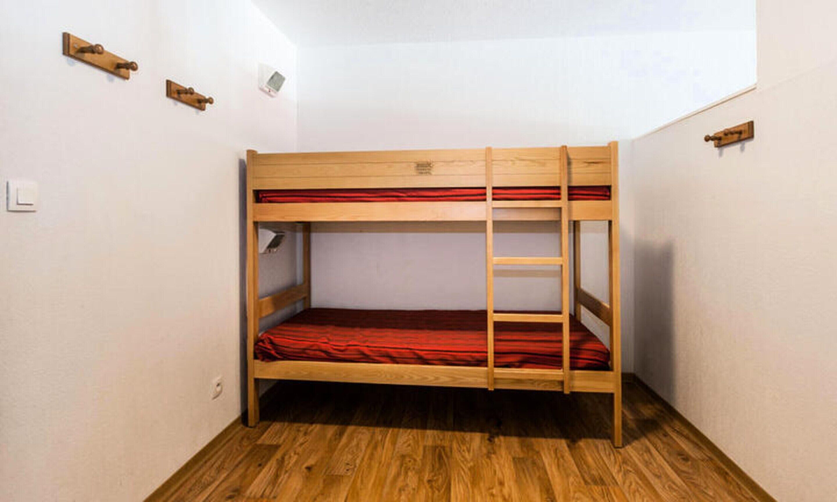 2 bedrooms, bed sheets