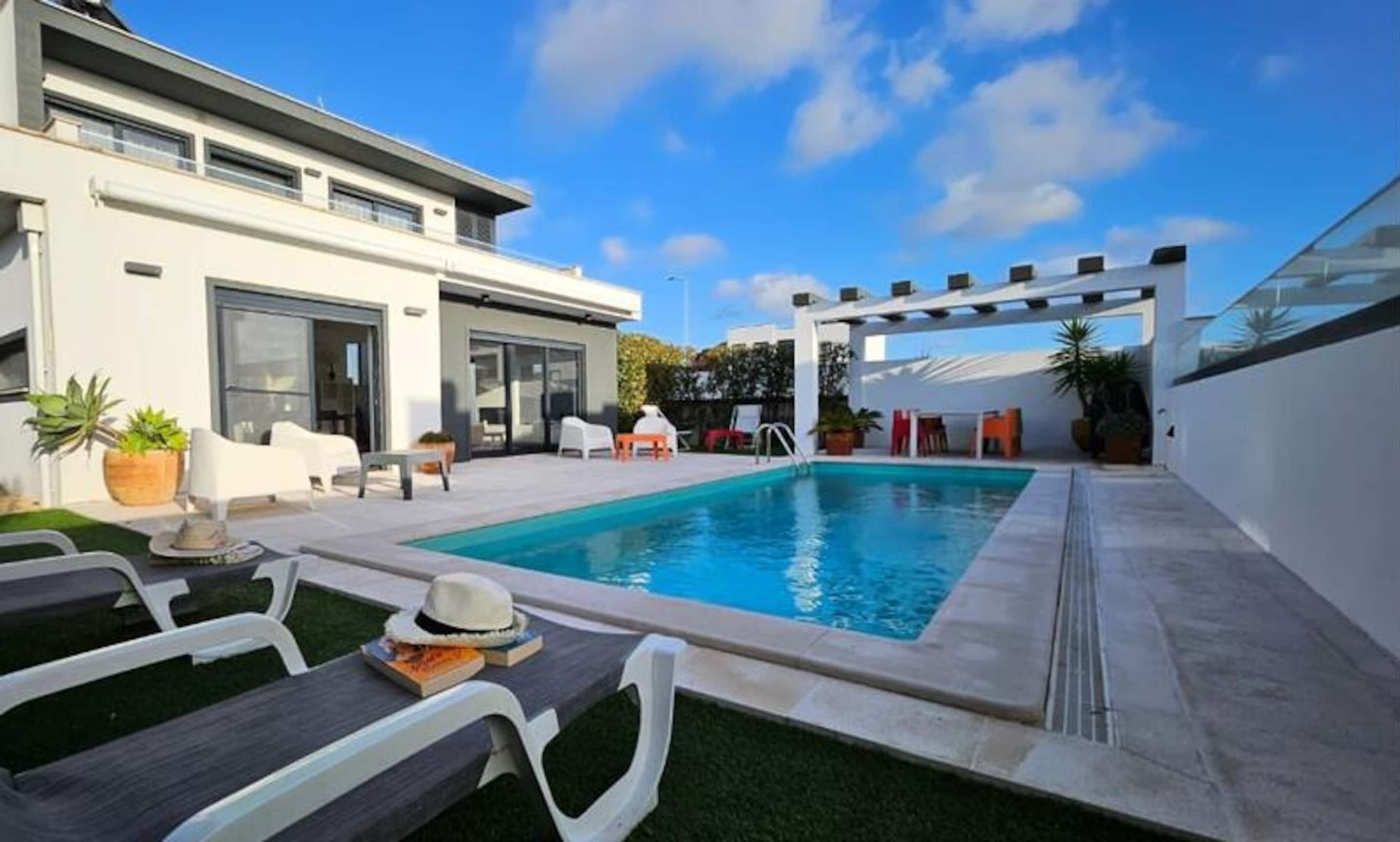 Indoor pool, outdoor pool