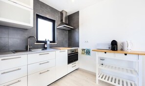 Fridge, microwave, oven, dishwasher - Houses & Villas for 4 People (Vila do Bispo)