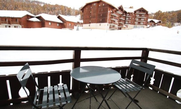 Outdoor dining - Dba211 - 1 Bedroom Apartment + Sleeping Alcove - Balcony - Sleeps 6 - 1800 Area (Puy-Saint-Vincent)