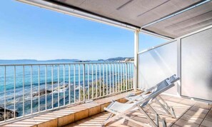 Terrace/patio - Apartments for 4 People (Le Lavandou)