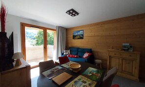 Interior - Apartment in La Charmette With Ski Access (Les Avanchers-Valmorel)