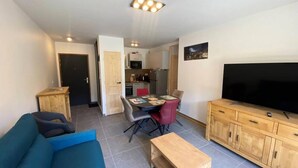 Living area - Apartment in La Charmette With Ski Access (Les Avanchers-Valmorel)