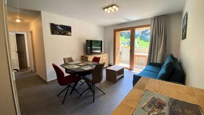 Living area - Apartment in La Charmette With Ski Access (Les Avanchers-Valmorel)