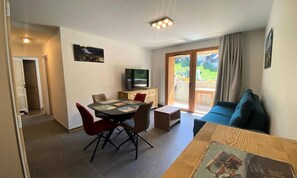 Living area - Apartment in La Charmette With Ski Access (Les Avanchers-Valmorel)