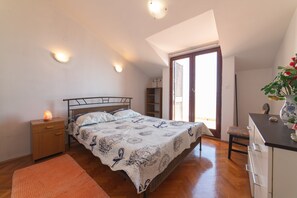 Apartment - Apartments Sunrise -superior Three Bedroom Apartment With Sea View Terrace (Split)