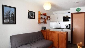 Living area - Cairn Residence - Studio for 4 People With Slope View (Les Orres)