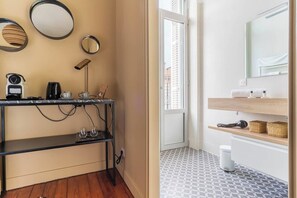 Interior - Gilda Room with private balcony (Bordeaux)