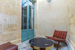 Terrace/patio - Tanjia Room with private patio (Bordeaux)