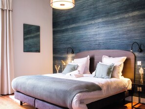 1 bedroom, WiFi, bed sheets - Tanjia Room with private patio (Bordeaux)