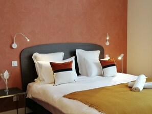 1 bedroom, WiFi, bed sheets - Large Magna room with private terrace (Bordeaux)