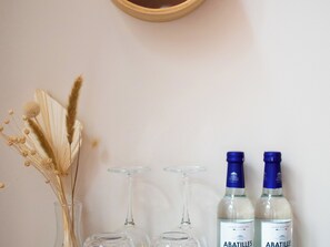 Food and drink - Large Magna room with private terrace (Bordeaux)