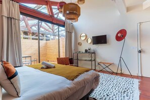1 bedroom, WiFi, bed sheets - Large Magna room with private terrace (Bordeaux)