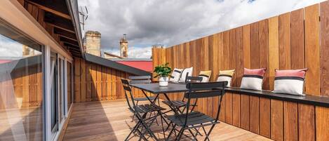 تناول الطعام بالخارج