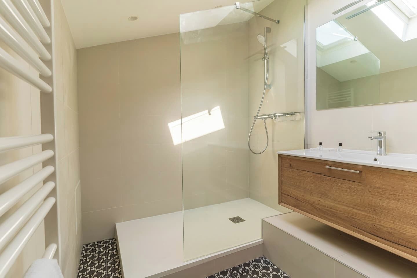 Bruser, hårtørrer, håndklæder