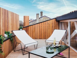 تناول الطعام بالخارج