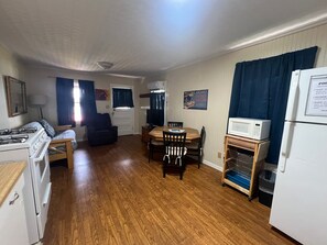 Classic Cottage, 1 Bedroom, Lakeside | Living area - Lakeside Valentine (Kingsland)