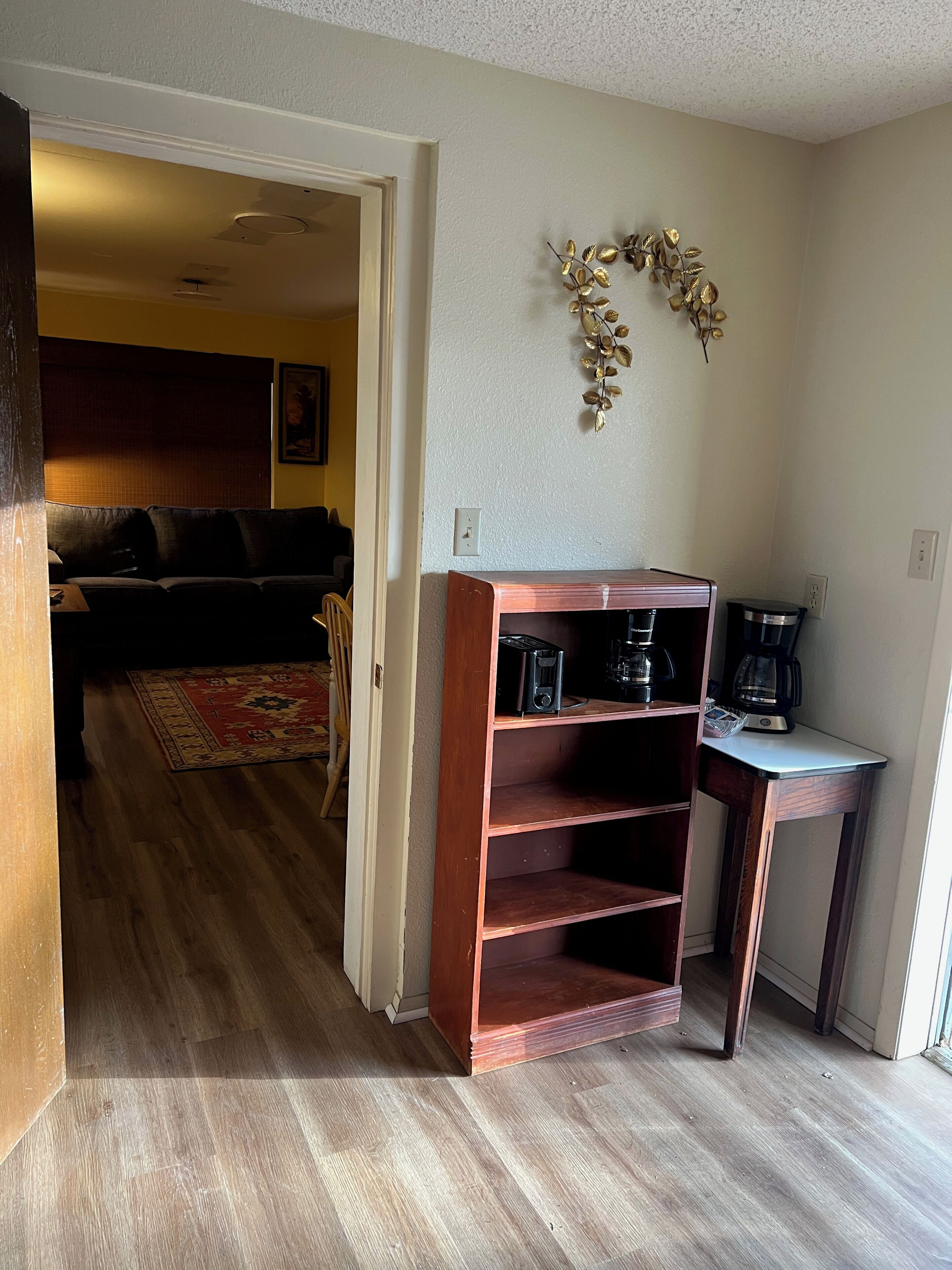 Standard Apartment, Pets Allowed, Pool View | Iron/ironing board, free WiFi