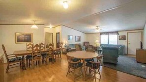 Elite-Haus, 3 Schlafzimmer, Küche, Poolblick | Wohnbereich