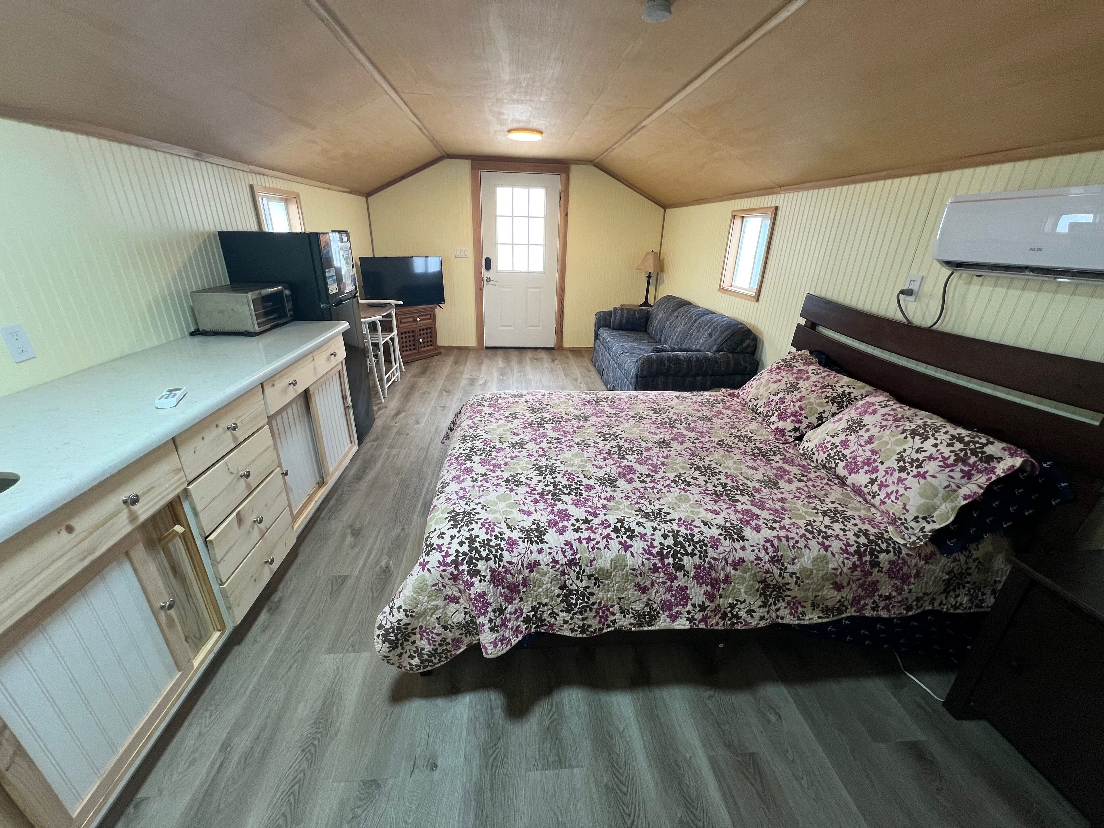 Hus – basic, kjæledyr tillatt, utsikt mot innsjø | Strykejern/-brett og wi-fi (inkludert)