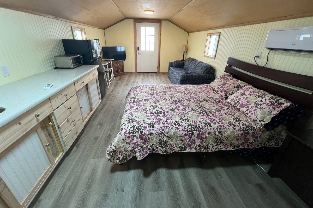 Basic House, Pets Allowed, Lake View | Iron/ironing board (on request), WiFi (free)