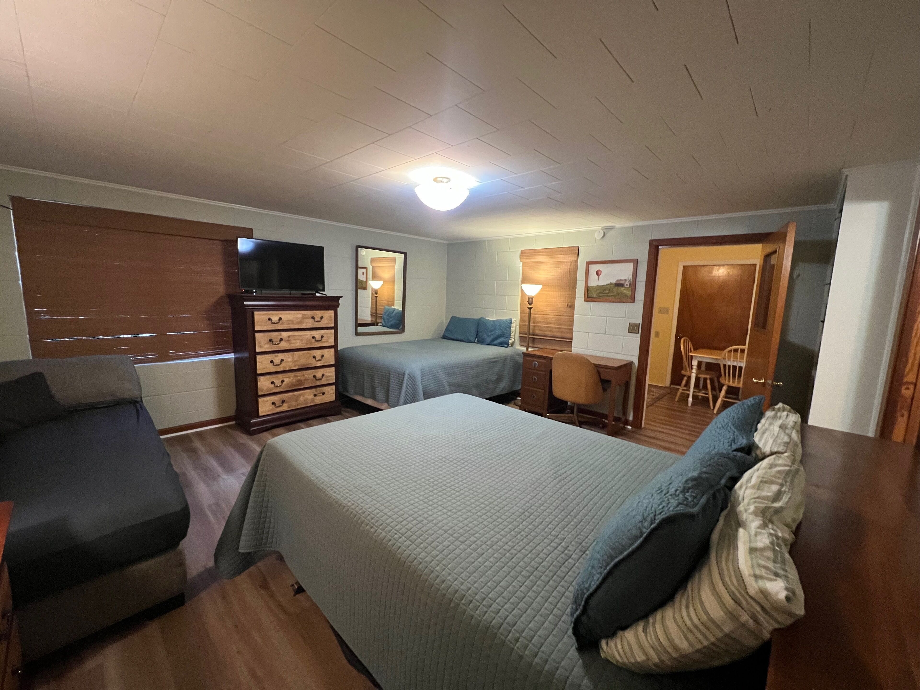 Leilighet – standard, kjæledyr tillatt, bassengutsikt | Strykejern/-brett og wi-fi (inkludert)