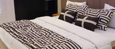 Iron/ironing board, WiFi, bed sheets