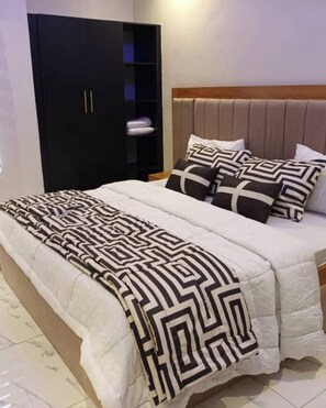 熨斗/熨衣板、WiFi、床单