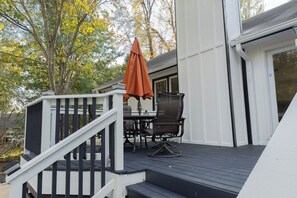 Terrace/patio - Private 5BR Estate w/ Pool, Chef’s Kitchen, Luxury Baths, Cottage & EV Chargers (Fayetteville)