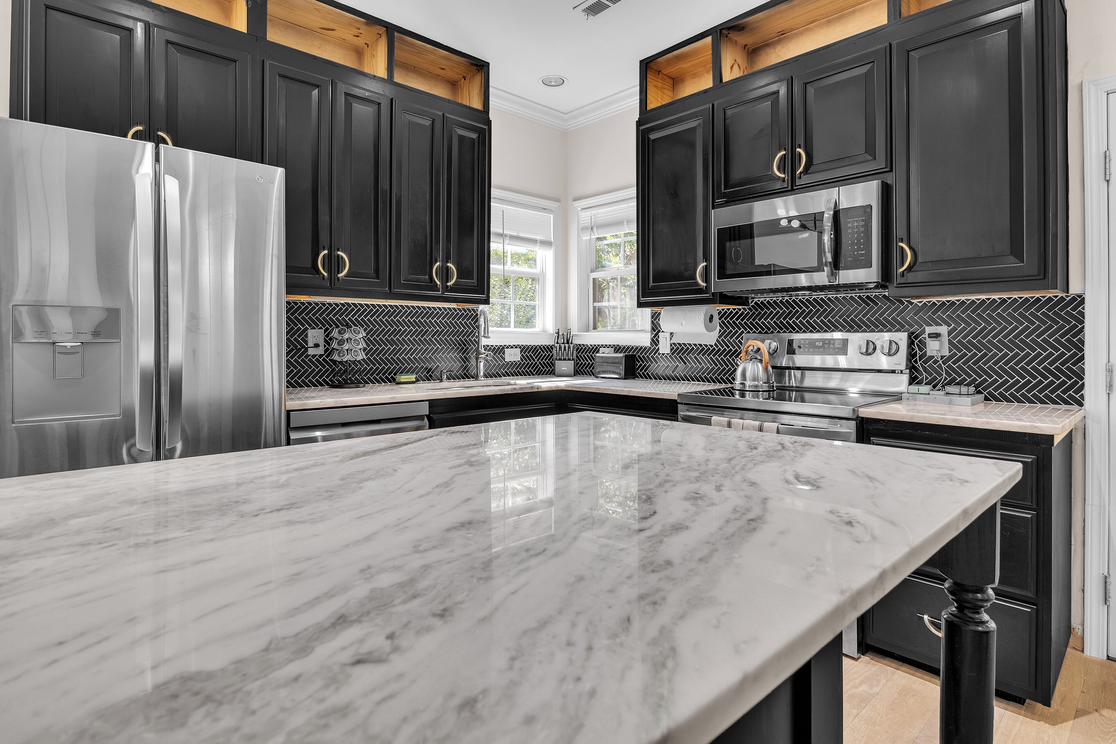 ثلاجة، ميكروويف، فرن، موقد طهي مسطح