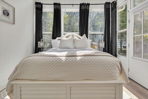 Desk, iron/ironing board, free WiFi, bed sheets - Private 5BR Estate w/ Pool, Chef’s Kitchen, Luxury Baths, Cottage & EV Chargers (Fayetteville)