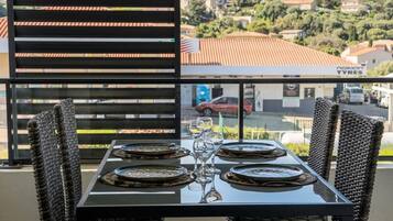 Apartment | Outdoor dining