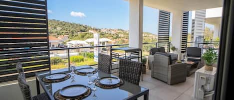 Apartment | Outdoor dining