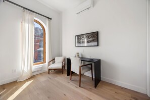 Luxury Apartment, Non Smoking | Blackout drapes, free WiFi