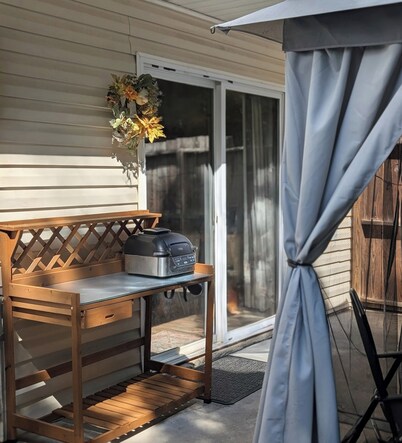 Charming 2-bedroom house with AC, Movie room in quiet Greenville