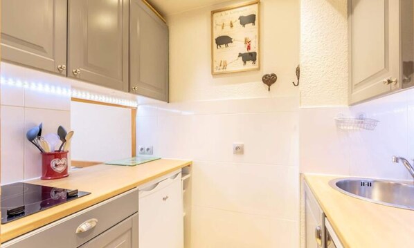 Fridge, microwave, oven, dishwasher - Trompe L'oeil 25 (La Plagne-Tarentaise)