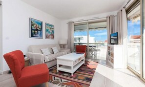 Living area - Apartment in Palm Beach With Sea Views (Cannes)