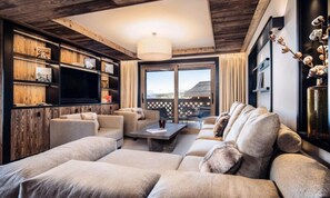 Living area - Apartments for 10 People (Les Allues)