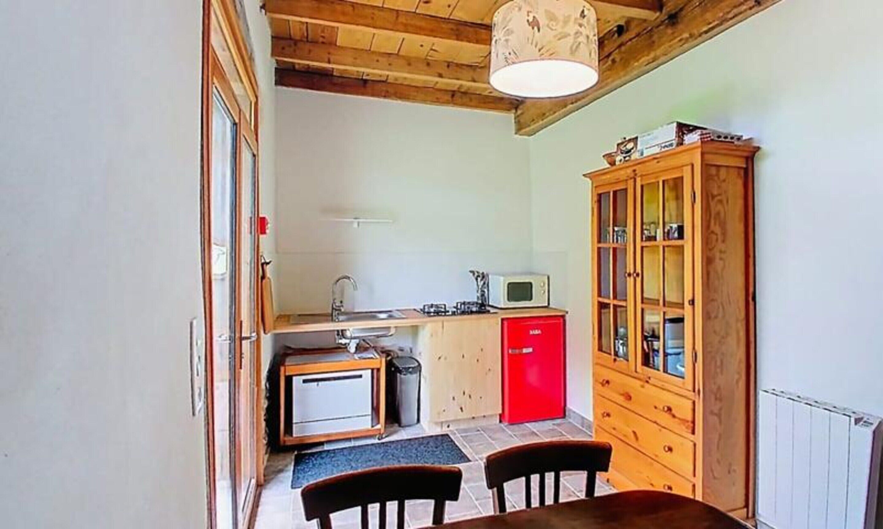 Fridge, microwave, dishwasher, coffee/tea maker